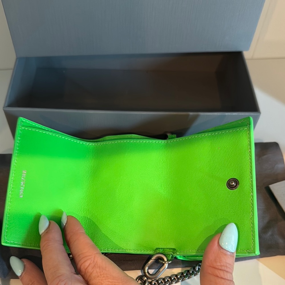 Balenciaga croc embossed Leather Minaudiere with chain - Picture 5 of 7